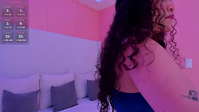 luna veega online show from April 2026 05:18:01 PM