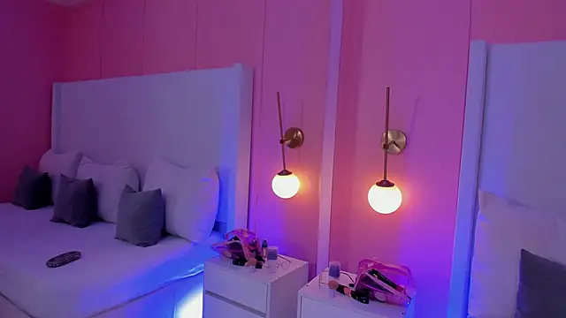 luna veega online show from April 2026 05:03:01 PM