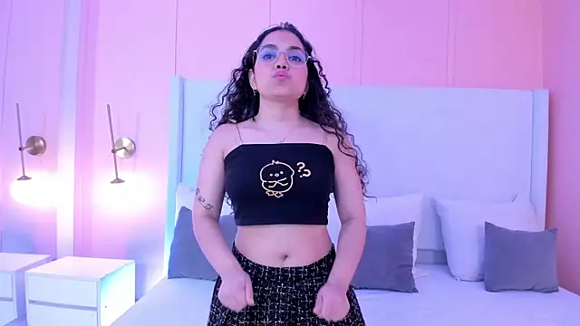 luna veega online show from April 2026 05:06:02 PM