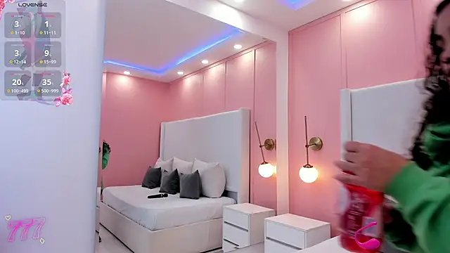 luna veega online show from April 2026 05:06:02 PM