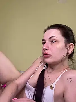 Cutee Erika online show from April 2026 12:00:01 PM