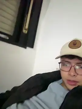 jossmacsi online show from May 2026 04:43:01 AM