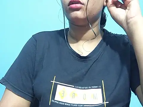 Emma 4433 online show from April 2026 05:32:02 PM