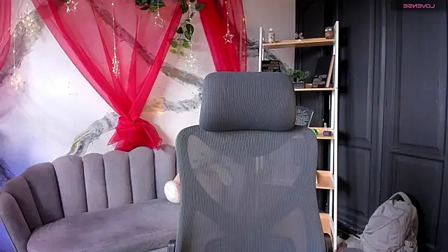 AphroditeSweett online show from April 2026 08:58:02 PM