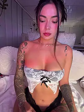 amy  laurie online show from April 2026 02:37:02 AM