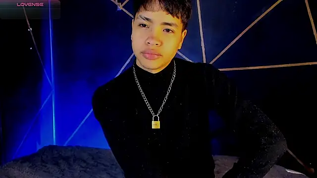 Snapshot of Lee_Colee chatting on April 2026 11:31:01 PM Lee Colee online show from April 2026 11:31:01 PM