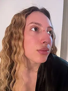 EvaRyen  online show from April 2026 03:30:02 PM