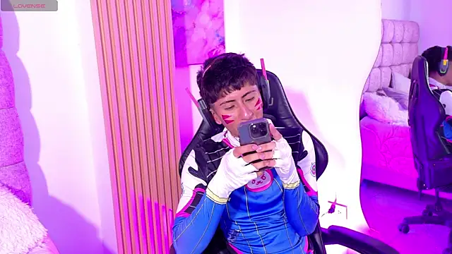Snapshot of AndyJustgame_ chatting on June 2026 11:07:02 PM AndyJustgame online show from June 2026 11:07:02 PM