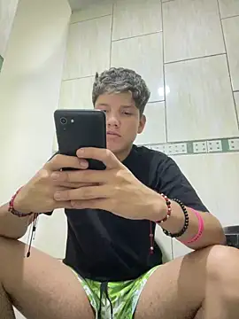 Snapshot of Theus26_ chatting on March 2026 04:18:01 AM Theus26 online show from March 2026 04:18:01 AM