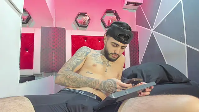 Snapshot of RyanJaramillo chatting on March 2026 09:07:01 PM RyanJaramillo online show from March 2026 09:07:01 PM