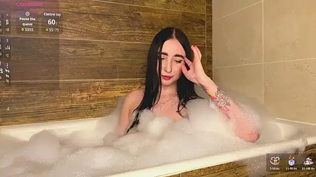 LizzyMooore online show from May 2026 02:22:01 PM