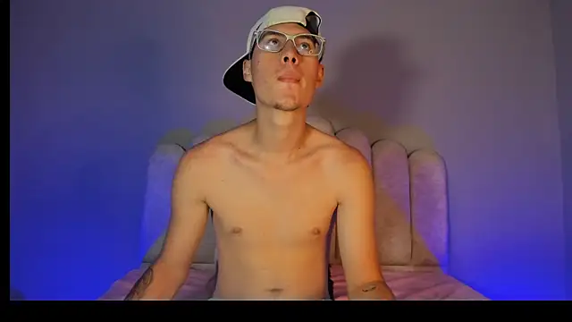 latinlove2005 online show from April 2026 03:02:01 AM