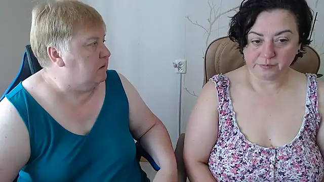 Snapshot of Lindy-Jeanie chatting on July 2026 08:18:01 AM Lindy-Jeanie online show from July 2026 08:18:01 AM