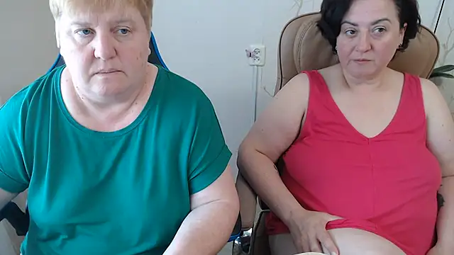 Snapshot of Lindy-Jeanie chatting on July 2026 12:52:01 PM Lindy-Jeanie online show from July 2026 12:52:01 PM