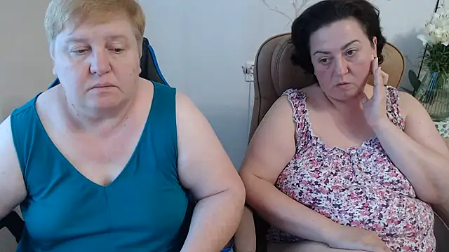 Snapshot of Lindy-Jeanie chatting on July 2026 04:54:02 PM Lindy-Jeanie online show from July 2026 04:54:02 PM