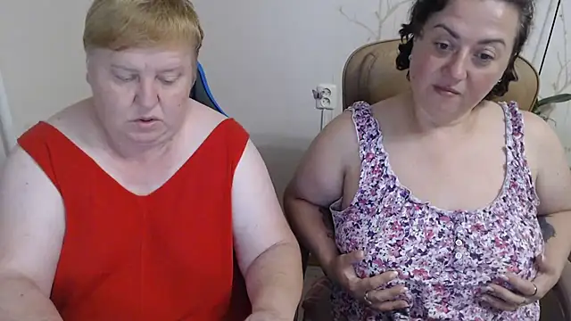 Snapshot of Lindy-Jeanie chatting on July 2026 06:51:01 PM Lindy-Jeanie online show from July 2026 06:51:01 PM