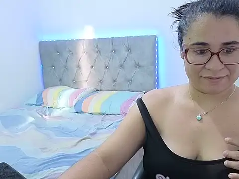 estrellajunior online show from June 2026 11:42:02 AM
