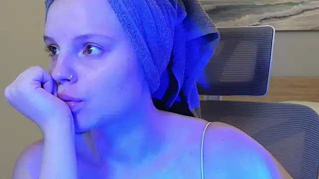 mollybossy online show from April 2026 12:04:01 AM