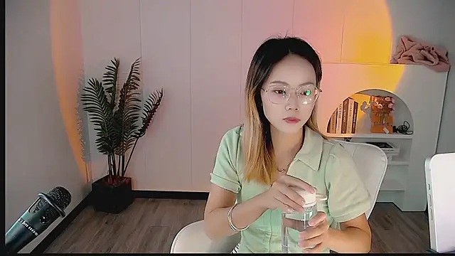 zhoulan-bb online show from April 2026 02:31:01 AM