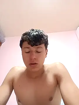 Snapshot of fercho_steel_twink chatting on April 2026 12:21:02 AM fercho steel twink online show from April 2026 12:21:02 AM