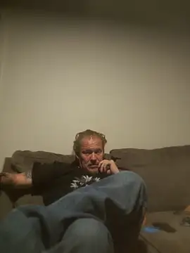 yourMasterisBored online show from April 2026 02:31:01 AM