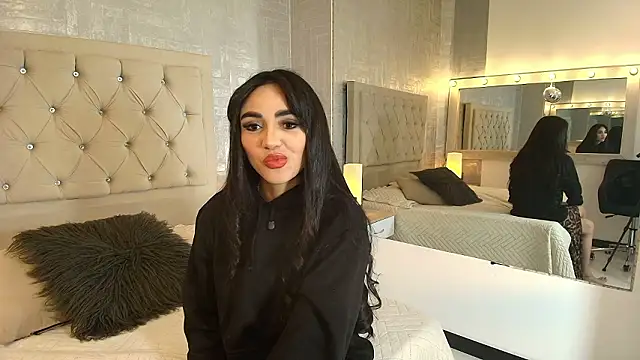 BELLA THORNERFG online show from March 2026 03:54:01 AM