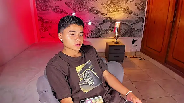 Liam Dustin online show from May 2026 01:02:04 AM