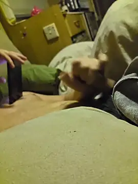 bigbog9323 online show from April 2026 10:46:02 PM