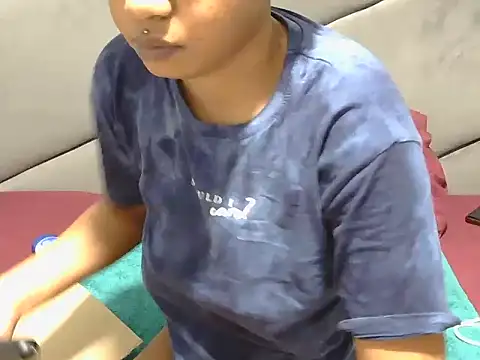 Melitaxx online show from April 2026 04:17:01 AM