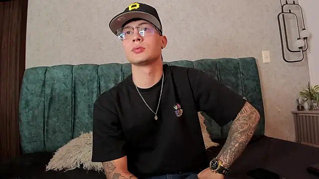 Santii Twink online show from March 2026 05:32:02 AM