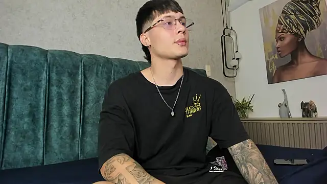 Santii Twink online show from March 2026 03:43:01 AM