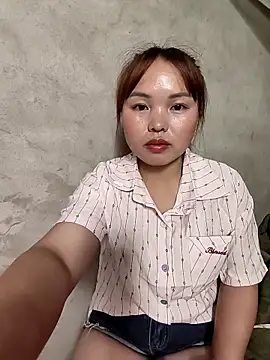 Mina xYx online show from April 2026 02:47:02 PM