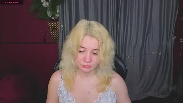 ElizabethRedWings online show from May 2026 06:09:01 PM