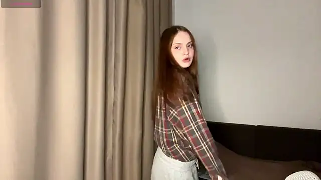 SparkSkarlet online show from April 2026 04:45:02 PM