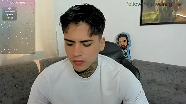 sweetlatinoboy online show from June 2026 12:19:01 PM