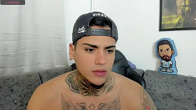 sweetlatinoboy online show from June 2026 11:42:01 PM