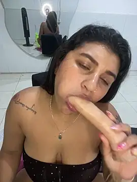 Mia rouseee online show from April 2026 12:33:01 AM