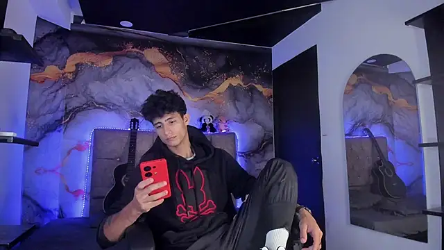 MaxiimoRomano  online show from April 2026 01:17:01 PM