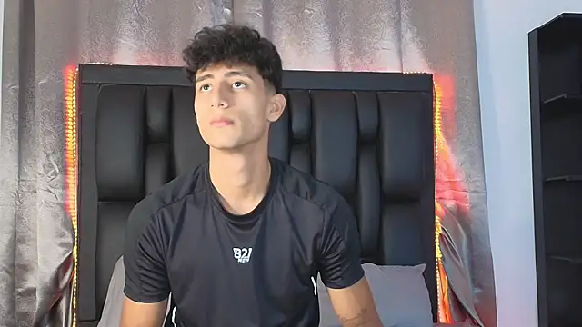 MaxiimoRomano  online show from June 2026 04:42:01 PM