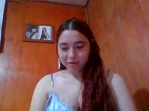 Annisof000 online show from April 2026 01:47:02 AM