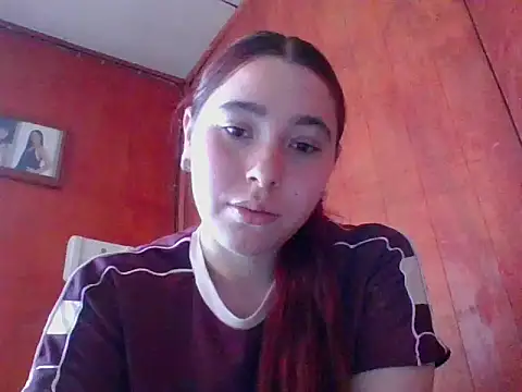 Annisof000 online show from April 2026 07:19:02 PM