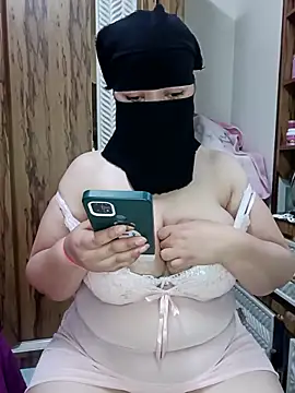 queen lily online show from June 2026 05:22:02 PM