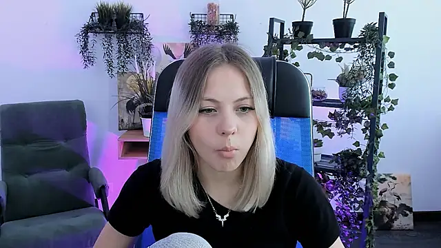 Snapshot of BlossomVibe chatting on March 2026 07:57:02 AM BlossomVibe online show from March 2026 07:57:02 AM