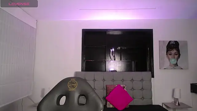 Melannyy V online show from June 2026 01:03:02 PM