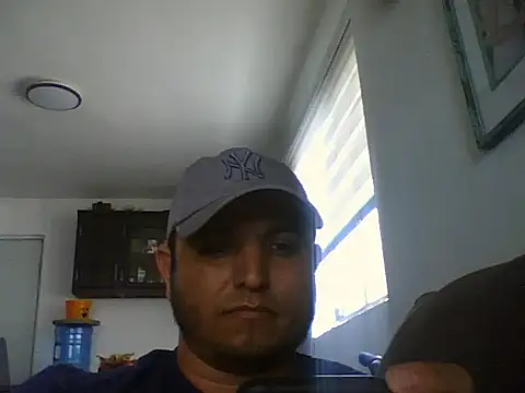 HOTB0Y18 online show from April 2026 06:21:02 PM