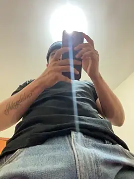 Snapshot of JhanHeat chatting on March 2026 12:48:02 AM JhanHeat online show from March 2026 12:48:02 AM