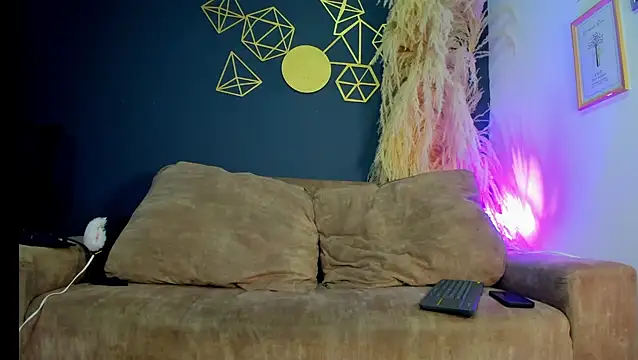 Zoe living online show from May 2026 01:52:02 PM