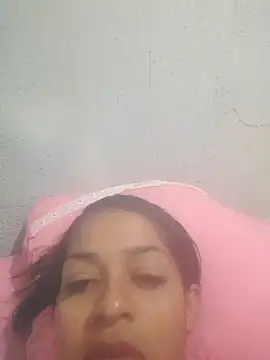 Snapshot of Beatriz2211 chatting on March 2026 05:56:01 PM Beatriz2211 online show from March 2026 05:56:01 PM