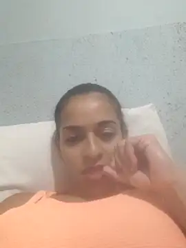 Snapshot of Beatriz2211 chatting on April 2026 04:22:01 AM Beatriz2211 online show from April 2026 04:22:01 AM