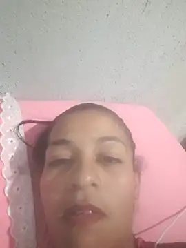 Snapshot of Beatriz2211 chatting on April 2026 03:13:01 AM Beatriz2211 online show from April 2026 03:13:01 AM